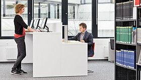 Steharbeitsplätze für Katalogrecherche Steharbeitsplätze für Katalogrecherche