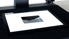 Glasplattennegative mit Durchlichttisch Glasplattennegative mit Durchlichttisch