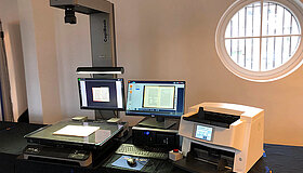Hybrider Scanarbeitsplatz (Kombination aus Buchscanner und Einzugsscanner) Beispiel eines hybriden Scanarbeitsplatz